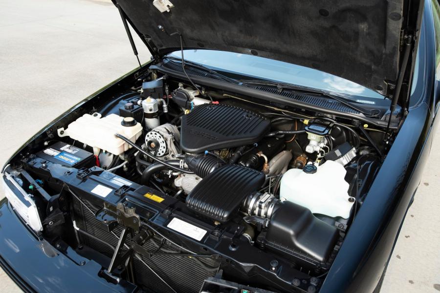 Моторный отсек Chevrolet Impala SS 1996 года  (фото 87 из 99)